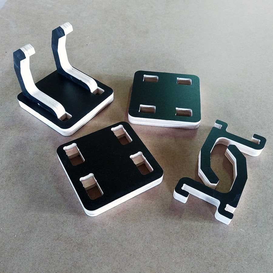 Support mural en contreplaqué pour guitare.